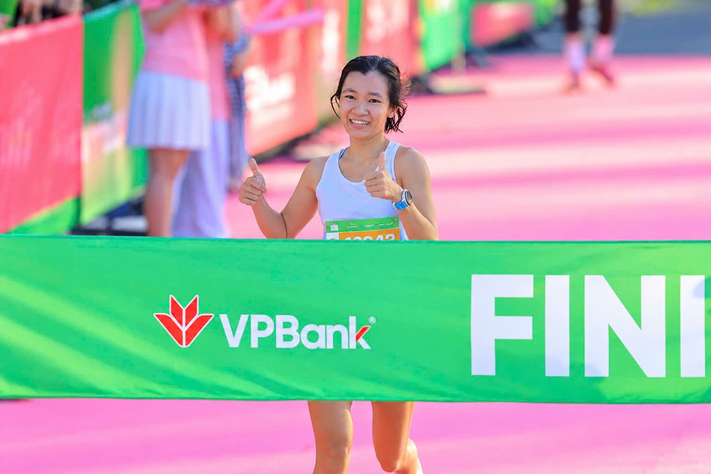 Hàng chục nghìn runner bứt phá thành tích tại VPBank Đất Sen Hồng Music Marathon 2026 - Ảnh 4. Hàng chục nghìn runner bứt phá thành tích tại VPBank Đất Sen Hồng Music Marathon 2026 - Ảnh 4.