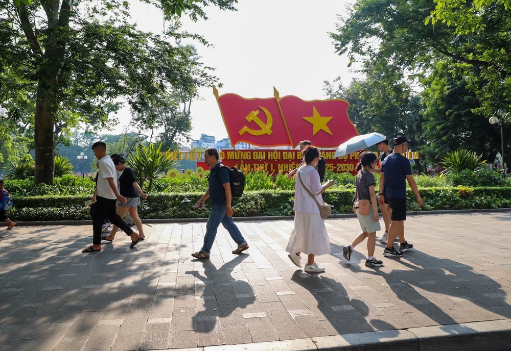 Dự báo thời tiết ngày 14/10: Hà Nội ngày nắng, TP. Hồ Chí Minh chiều tối có mưa dông - Ảnh 1.