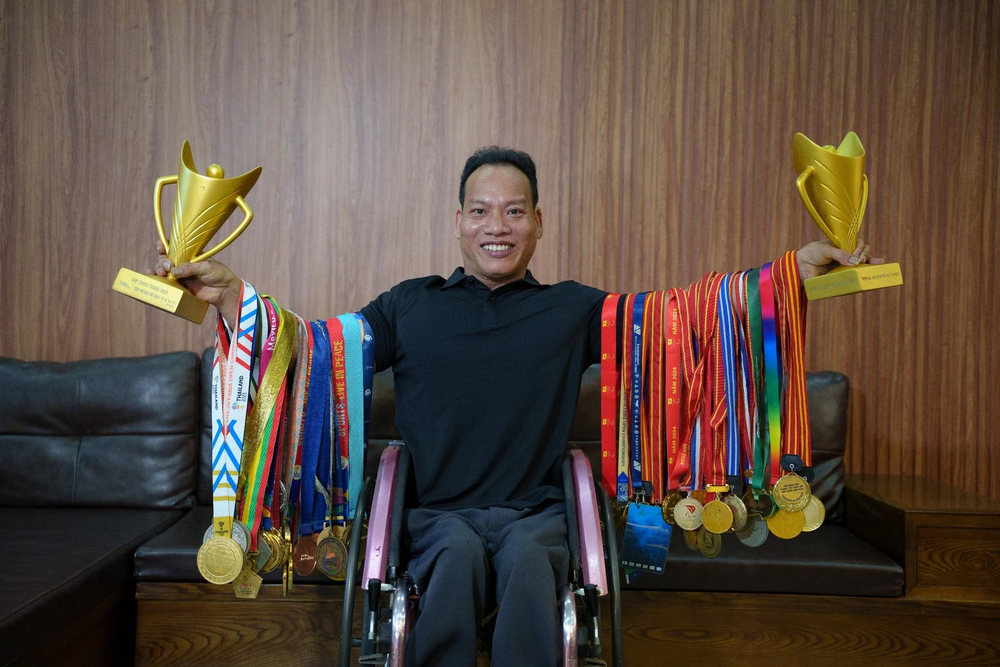 Chân dung người cầm cờ Đoàn thể thao người khuyết tật Việt Nam tại Asian Para Games 2026 - Ảnh 2. Chân dung người cầm cờ Đoàn thể thao người khuyết tật Việt Nam tại Asian Para Games 2026 - Ảnh 2.
