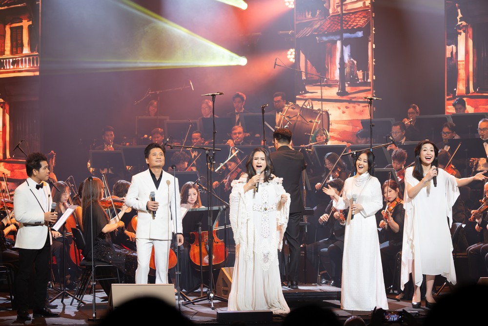 Đêm nhạc "Còn mãi một tình yêu": Món quà đặc biệt những người con tặng nhạc sĩ Phú Quang - Ảnh 6. Đêm nhạc "Còn mãi một tình yêu": Món quà đặc biệt những người con tặng nhạc sĩ Phú Quang - Ảnh 6.