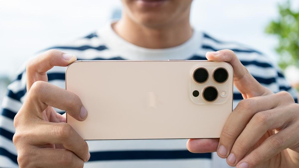 iPhone Duo màn gập camera ẩn 'hạ đo ván' iPhone 16 Pro Max: Cuộc cách mạng thiết kế của Apple - Ảnh 3. iPhone Duo màn gập camera ẩn 'hạ đo ván' iPhone 16 Pro Max: Cuộc cách mạng thiết kế của Apple - Ảnh 3.