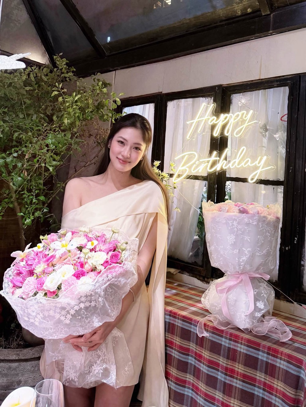 Cựu hot girl bóng chuyền đẹp nổi tiếng Việt Nam chào đón cột mốc đáng nhớ trong bối cảnh chưa từng có - Ảnh 1. Cựu hot girl bóng chuyền đẹp nổi tiếng Việt Nam chào đón cột mốc đáng nhớ trong bối cảnh chưa từng có - Ảnh 1.