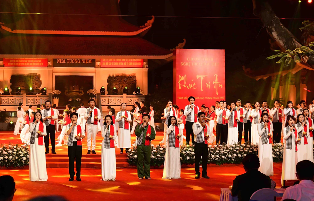 “Khúc tri ân” tưởng nhớ các anh hùng liệt sĩ - Ảnh 4. “Khúc tri ân” tưởng nhớ các anh hùng liệt sĩ - Ảnh 4.