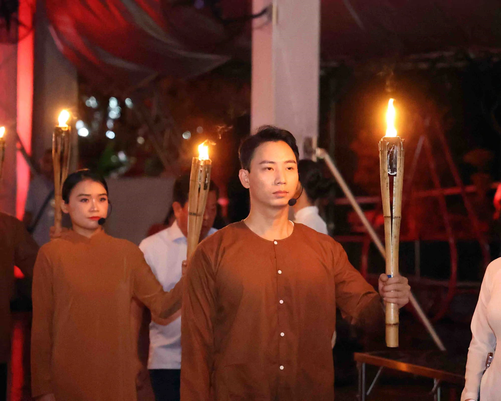 “Khúc tri ân” tưởng nhớ các anh hùng liệt sĩ - Ảnh 3. “Khúc tri ân” tưởng nhớ các anh hùng liệt sĩ - Ảnh 3.
