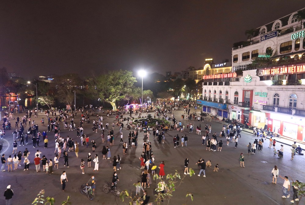 Góc nhìn 365: Để phố đi bộ "thông minh" hơn - Ảnh 1.
