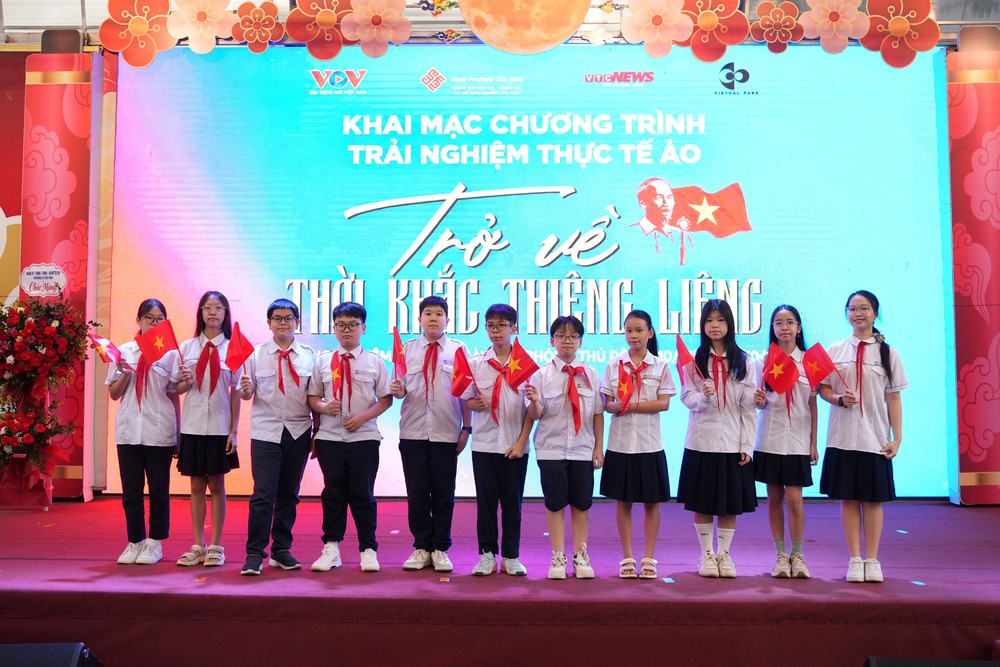 Công nghệ VR đưa người trẻ 'sống lại' thời khắc Bác Hồ đọc Tuyên ngôn Độc lập - Ảnh 1. Công nghệ VR đưa người trẻ 'sống lại' thời khắc Bác Hồ đọc Tuyên ngôn Độc lập - Ảnh 1.