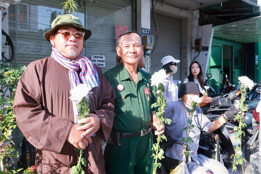 TP.HCM: Triệu trái tim người dân đưa tiễn những người con ưu tú của Tổ quốc  - Ảnh 5.
