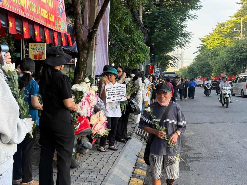 Những người con ưu tú của Tổ quốc và 26 km thấm đẫm nghĩa tình đồng bào - Ảnh 2.