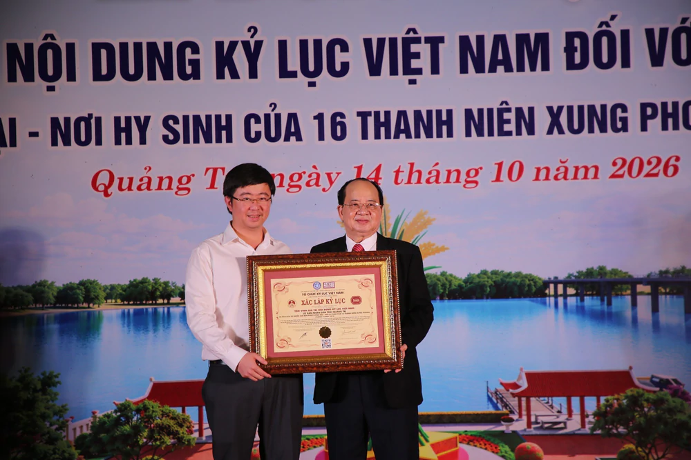 Quảng Trị: Tôn vinh kỷ lục Việt Nam đối với biểu tượng 16 bông lúa tại Bến phà II Long Đại - Ảnh 1.