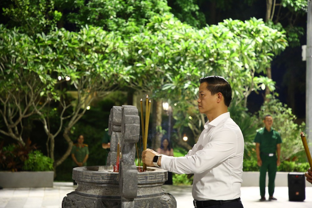 Quảng Trị: Tôn vinh kỷ lục Việt Nam đối với biểu tượng 16 bông lúa tại Bến phà II Long Đại - Ảnh 3.