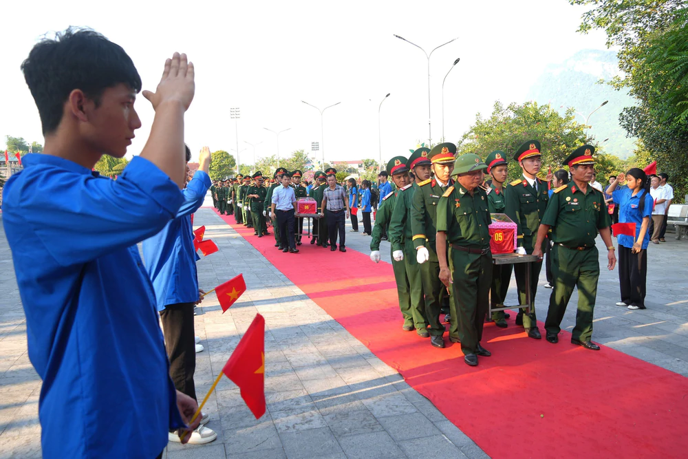 Tuyên Quang: Đưa 93 hài cốt liệt sĩ về Nghĩa trang Liệt sĩ Quốc gia Vị Xuyên - Ảnh 8. Tuyên Quang: Đưa 93 hài cốt liệt sĩ về Nghĩa trang Liệt sĩ Quốc gia Vị Xuyên - Ảnh 8.