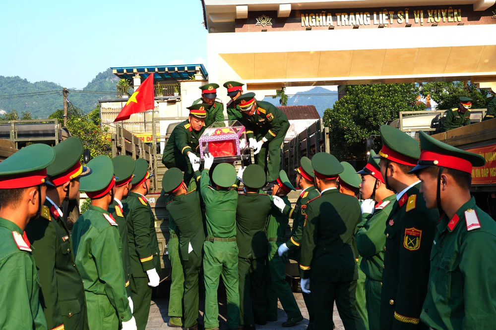 Tuyên Quang: Đưa 93 hài cốt liệt sĩ về Nghĩa trang Liệt sĩ Quốc gia Vị Xuyên - Ảnh 5. Tuyên Quang: Đưa 93 hài cốt liệt sĩ về Nghĩa trang Liệt sĩ Quốc gia Vị Xuyên - Ảnh 5.