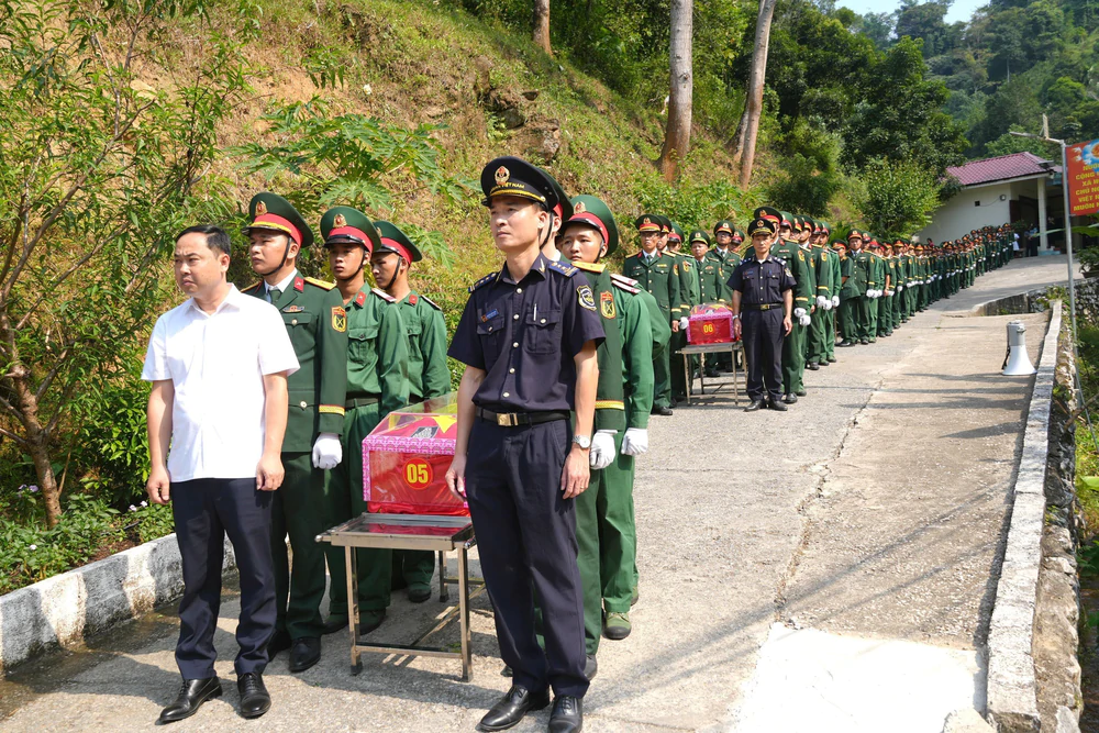 Tuyên Quang: Đưa 93 hài cốt liệt sĩ về Nghĩa trang Liệt sĩ Quốc gia Vị Xuyên - Ảnh 2. Tuyên Quang: Đưa 93 hài cốt liệt sĩ về Nghĩa trang Liệt sĩ Quốc gia Vị Xuyên - Ảnh 2.