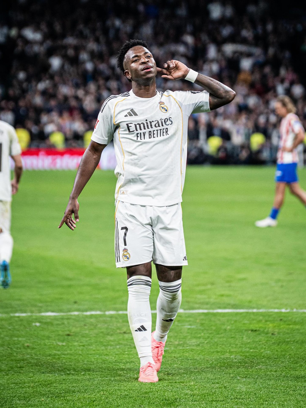 Vinicius Jr Bị Treo Giò 4 Trận Vì Hành Vi Giật Tóc Đối Thủ, Mourinho Lên Án Thời Điểm Công Bố Án Phạt - Ảnh 1.