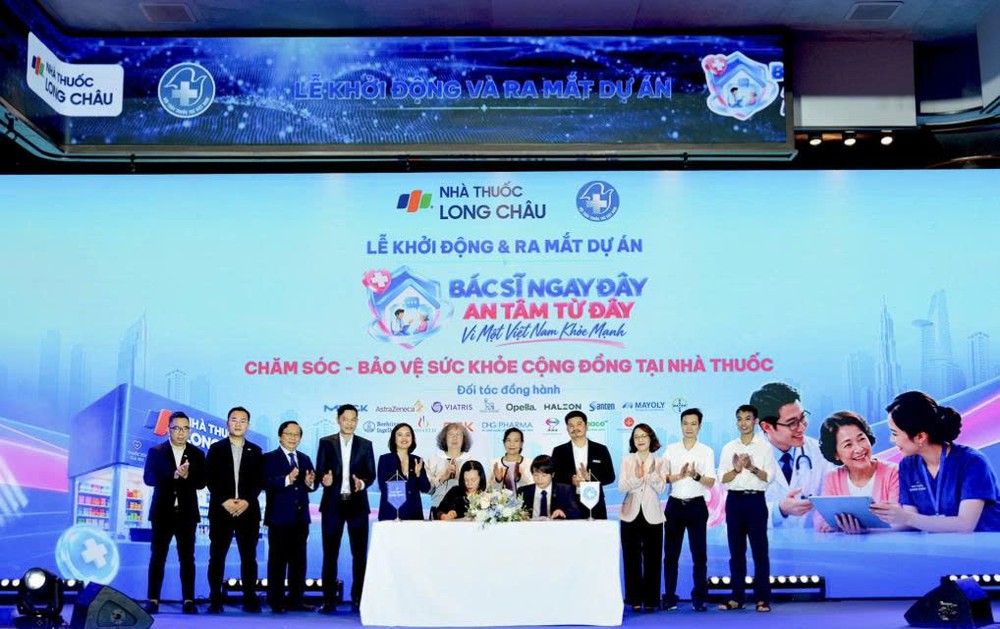 Kết nối bác sĩ với người dân ngay tại nhà thuốc - Ảnh 1. Kết nối bác sĩ với người dân ngay tại nhà thuốc - Ảnh 1.
