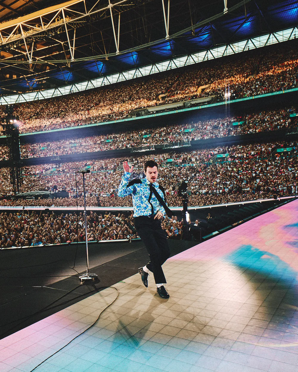 Ca khúc "As It Was" của Harry Styles: Đẹp dịu dàng giữa bao biến động - Ảnh 4. Ca khúc "As It Was" của Harry Styles: Đẹp dịu dàng giữa bao biến động - Ảnh 4.