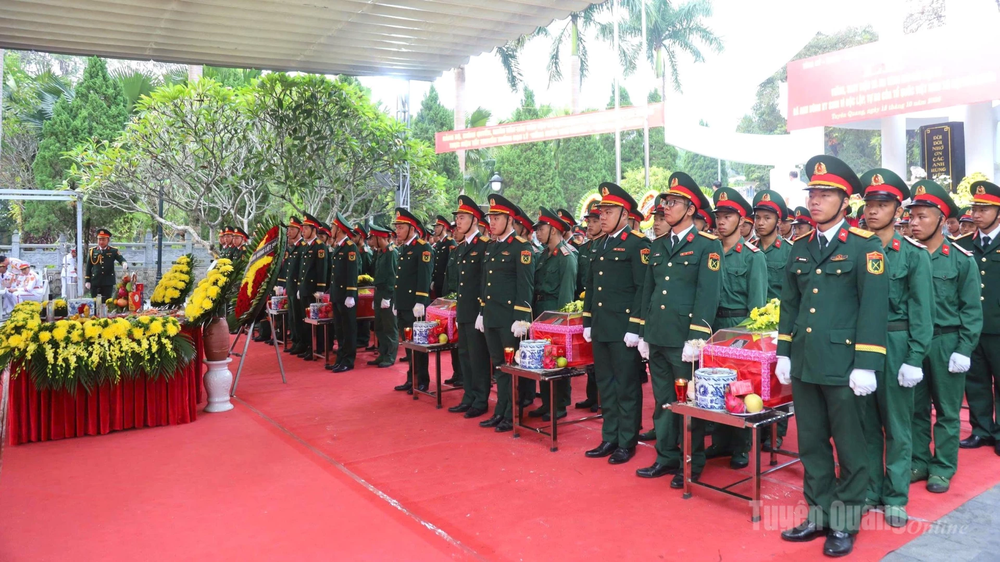 Lễ truy điệu, an táng hài cốt liệt sĩ tại Hải Phòng, Cần Thơ và Tuyên Quang - Ảnh 4. Lễ truy điệu, an táng hài cốt liệt sĩ tại Hải Phòng, Cần Thơ và Tuyên Quang - Ảnh 4.