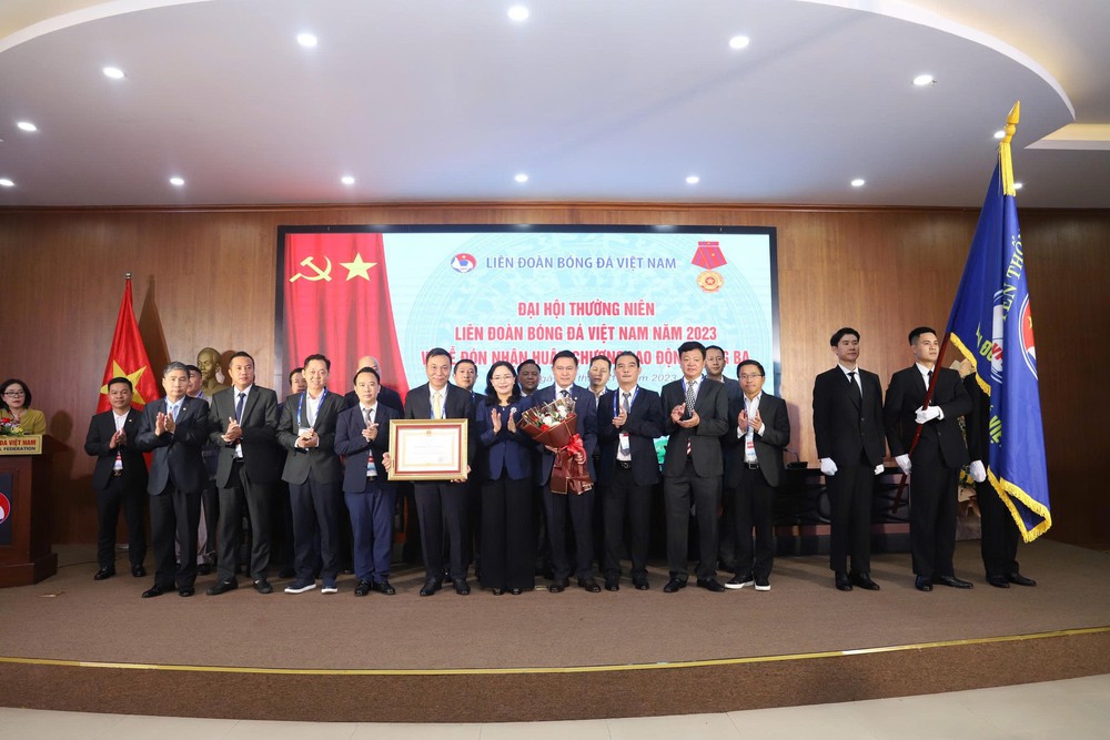 Bóng đá Việt Nam phía sau những thành tích lịch sử: Bài học về năng lực Quản trị chuyên môn - Ảnh 1. Bóng đá Việt Nam phía sau những thành tích lịch sử: Bài học về năng lực Quản trị chuyên môn - Ảnh 1.