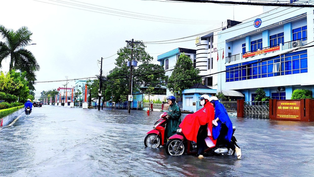 Cảnh báo mưa lớn cục bộ kèm lốc sét, mưa đá tại khu vực Nam Bộ và tỉnh Lâm Đồng - Ảnh 1. Cảnh báo mưa lớn cục bộ kèm lốc sét, mưa đá tại khu vực Nam Bộ và tỉnh Lâm Đồng - Ảnh 1.