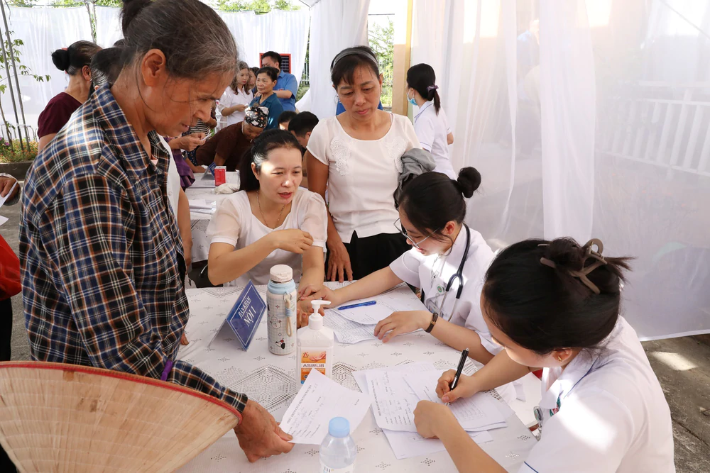 Đưa y tế có chất lượng đến gần với người dân hơn - Ảnh 3. Đưa y tế có chất lượng đến gần với người dân hơn - Ảnh 3.