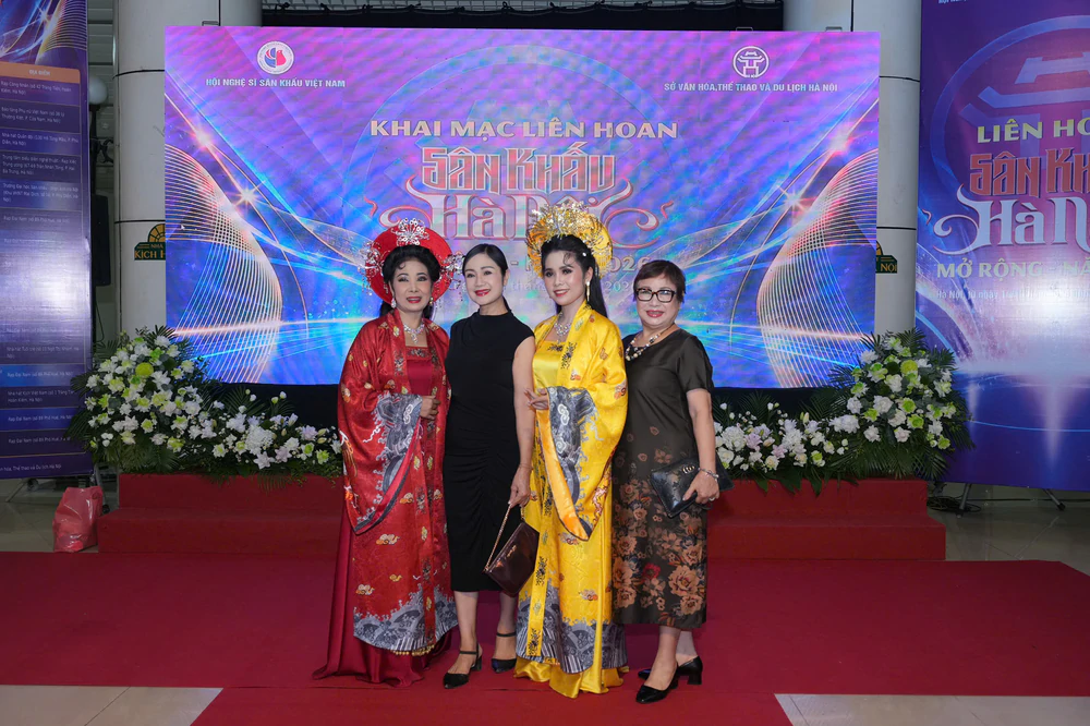 Vở cải lương Người con gái Hà Thành: đổi mới sáng tạo trong nghệ thuật truyền thống - Ảnh 3. Vở cải lương Người con gái Hà Thành: đổi mới sáng tạo trong nghệ thuật truyền thống - Ảnh 3.