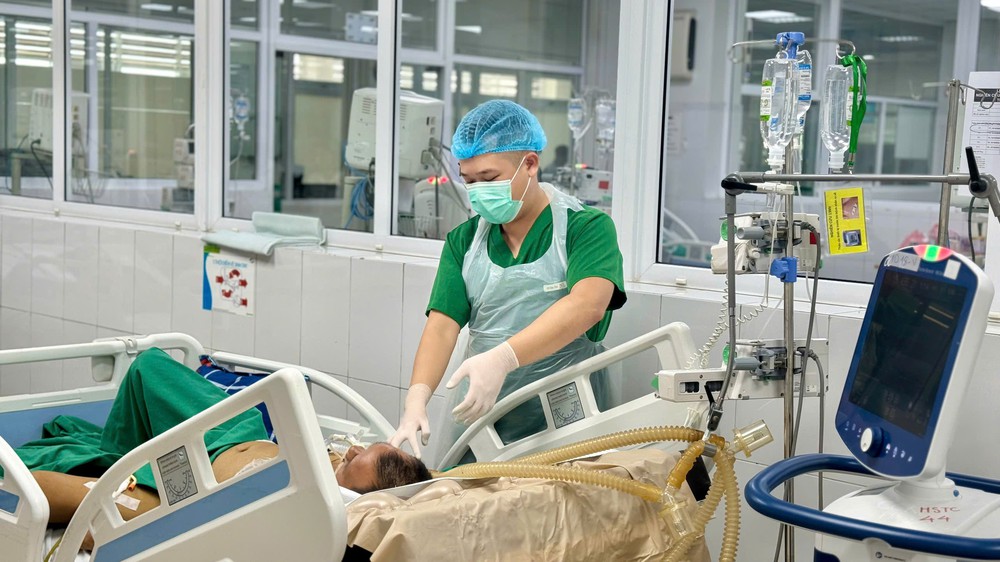 Người đàn ông 46 tuổi trở về từ Châu Phi mắc sốt rét ác tính, suy đa tạng - Ảnh 1. Người đàn ông 46 tuổi trở về từ Châu Phi mắc sốt rét ác tính, suy đa tạng - Ảnh 1.
