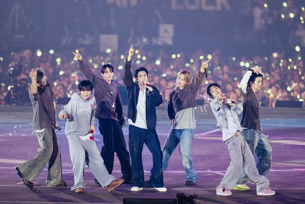 BTS trở thành nhóm nhạc đầu tiên trong lịch sử vượt mốc 10 tỷ lượt nghe trên Spotify trong một năm - Ảnh 4. BTS trở thành nhóm nhạc đầu tiên trong lịch sử vượt mốc 10 tỷ lượt nghe trên Spotify trong một năm - Ảnh 4.