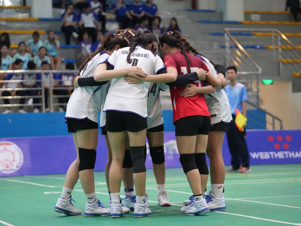 Từ một trận bóng đến một cộng đồng: Giải bóng chuyền đang kết nối sinh viên như thế nào? - Ảnh 1. Từ một trận bóng đến một cộng đồng: Giải bóng chuyền đang kết nối sinh viên như thế nào? - Ảnh 1.