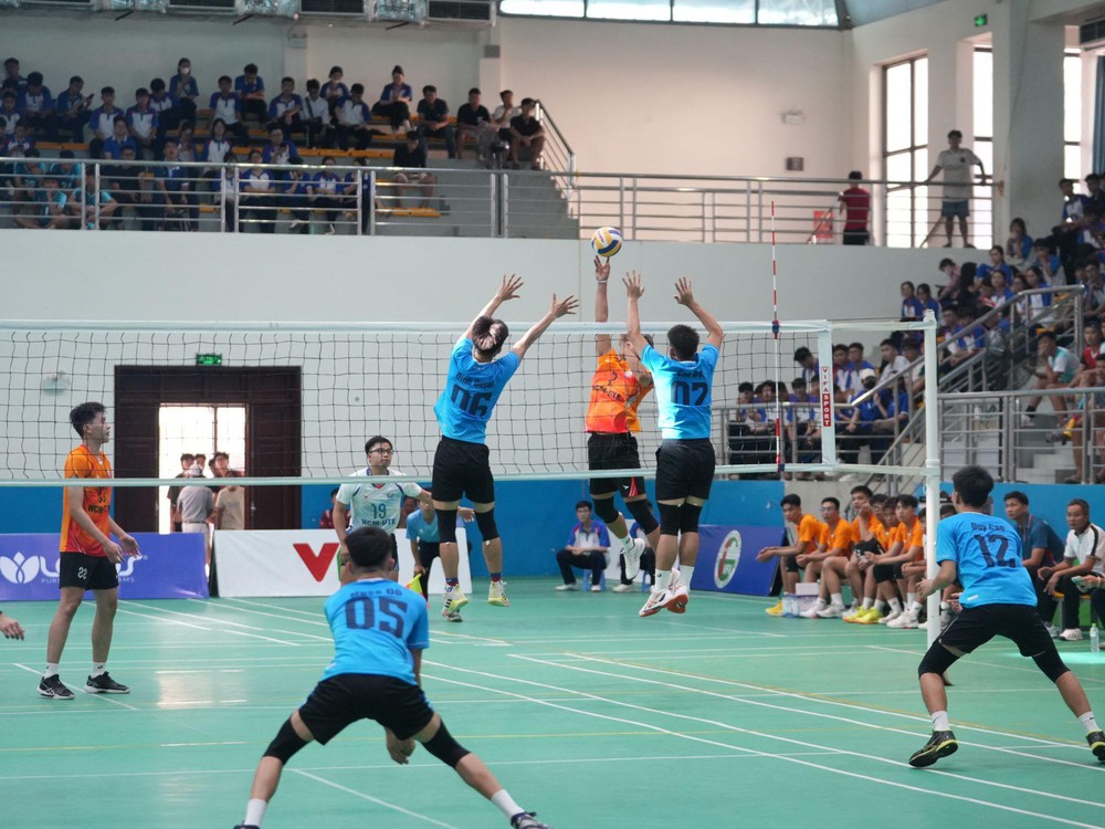 Từ một trận bóng đến một cộng đồng: Giải bóng chuyền đang kết nối sinh viên như thế nào? - Ảnh 2. Từ một trận bóng đến một cộng đồng: Giải bóng chuyền đang kết nối sinh viên như thế nào? - Ảnh 2.