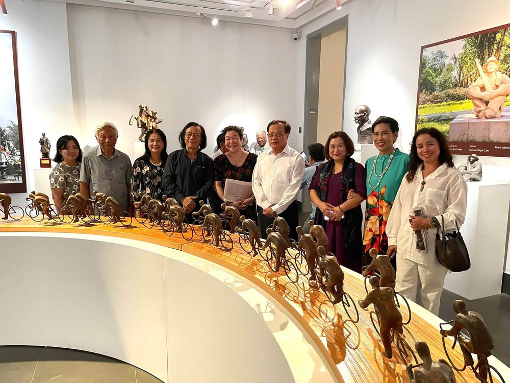 Chuyện đời thường trong thế giới điêu khắc giàu tính nhân văn của Vương Duy Biên - Ảnh 1. Chuyện đời thường trong thế giới điêu khắc giàu tính nhân văn của Vương Duy Biên - Ảnh 1.