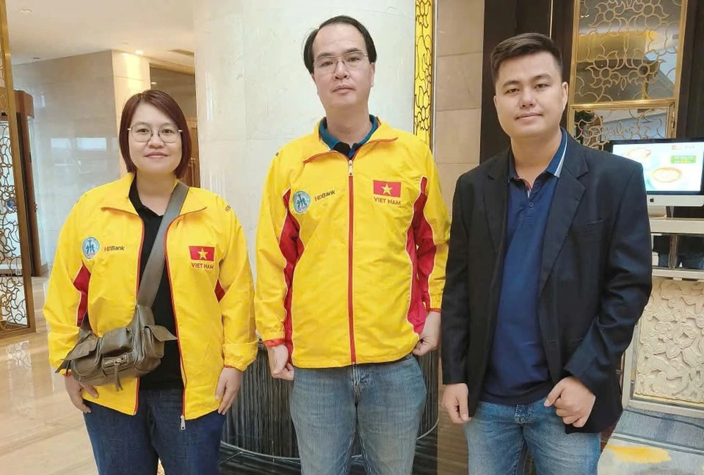Tin nóng thể thao sáng 17/10: Nữ hoàng cờ tướng Việt Nam thắng cao thủ Trung Quốc; Martinez trở lại đội hình MU - Ảnh 1. Tin nóng thể thao sáng 17/10: Nữ hoàng cờ tướng Việt Nam thắng cao thủ Trung Quốc; Martinez trở lại đội hình MU - Ảnh 1.
