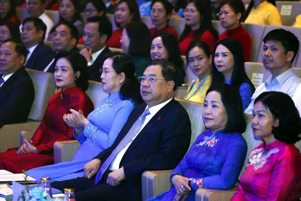 Lễ trao Giải thưởng Phụ nữ Việt Nam năm 2026 - Ảnh 1. Lễ trao Giải thưởng Phụ nữ Việt Nam năm 2026 - Ảnh 1.
