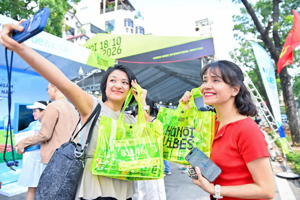 VPIM Expo ngày đầu: Runner háo hức nhận bib, khám phá race kit và không gian trải nghiệm sôi động - Ảnh 3. VPIM Expo ngày đầu: Runner háo hức nhận bib, khám phá race kit và không gian trải nghiệm sôi động - Ảnh 3.