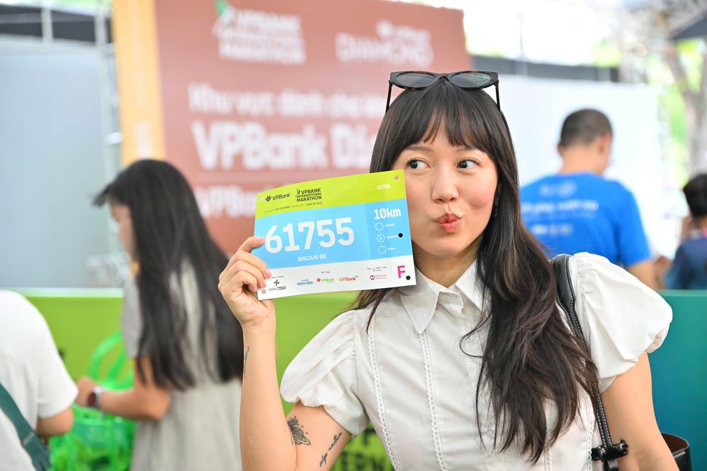 Hàng nghìn runner nô nức nhận BIB, VPIM 2026 "nóng" từng giờ trước ngày khởi tranh - Ảnh 5.