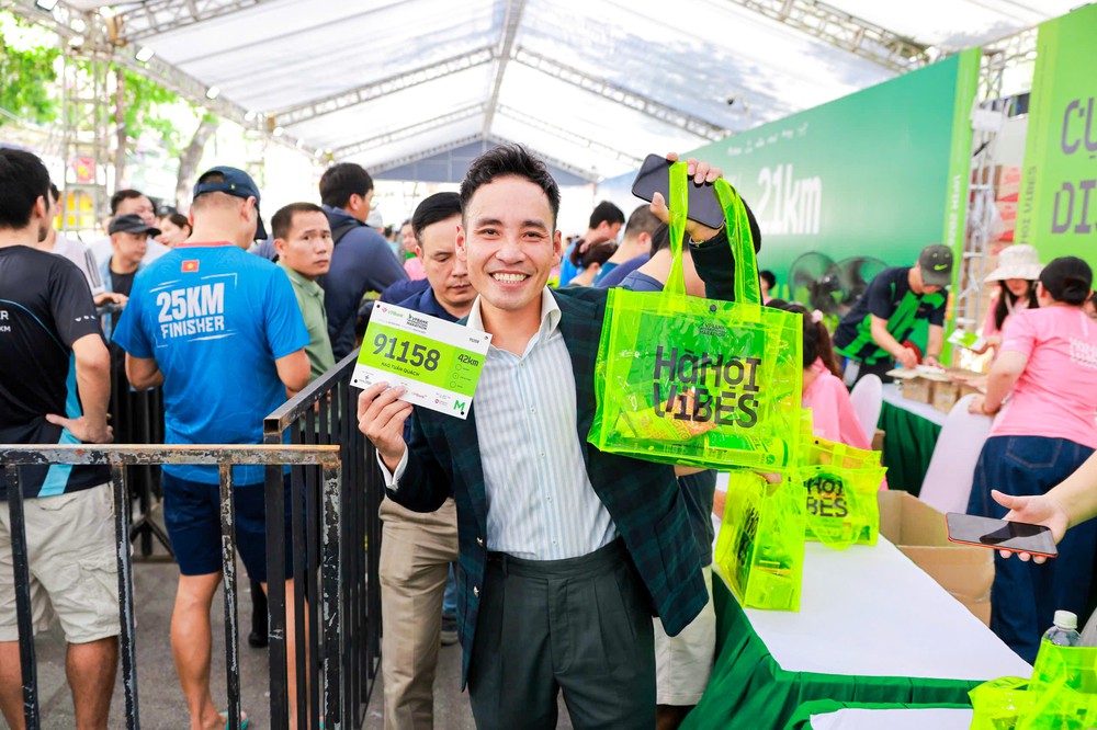 Hàng nghìn runner nô nức nhận BIB, VPIM 2026 "nóng" từng giờ trước ngày khởi tranh - Ảnh 6.