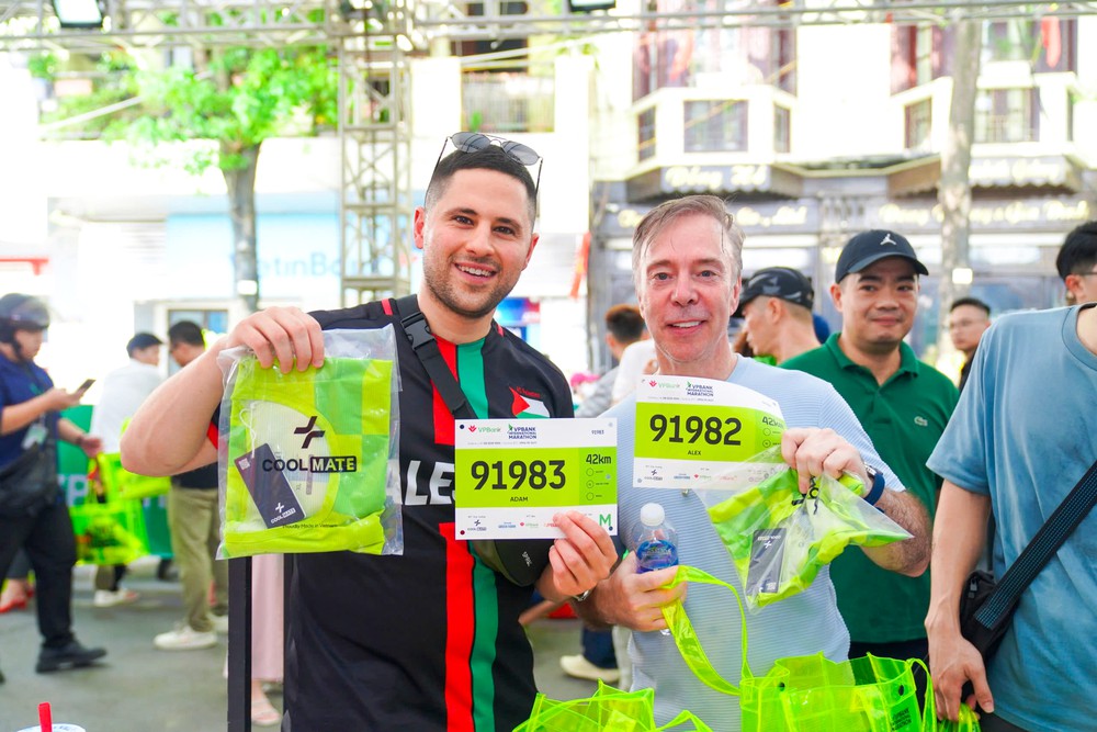 Hàng nghìn runner nô nức nhận BIB, VPIM 2026 "nóng" từng giờ trước ngày khởi tranh - Ảnh 8.