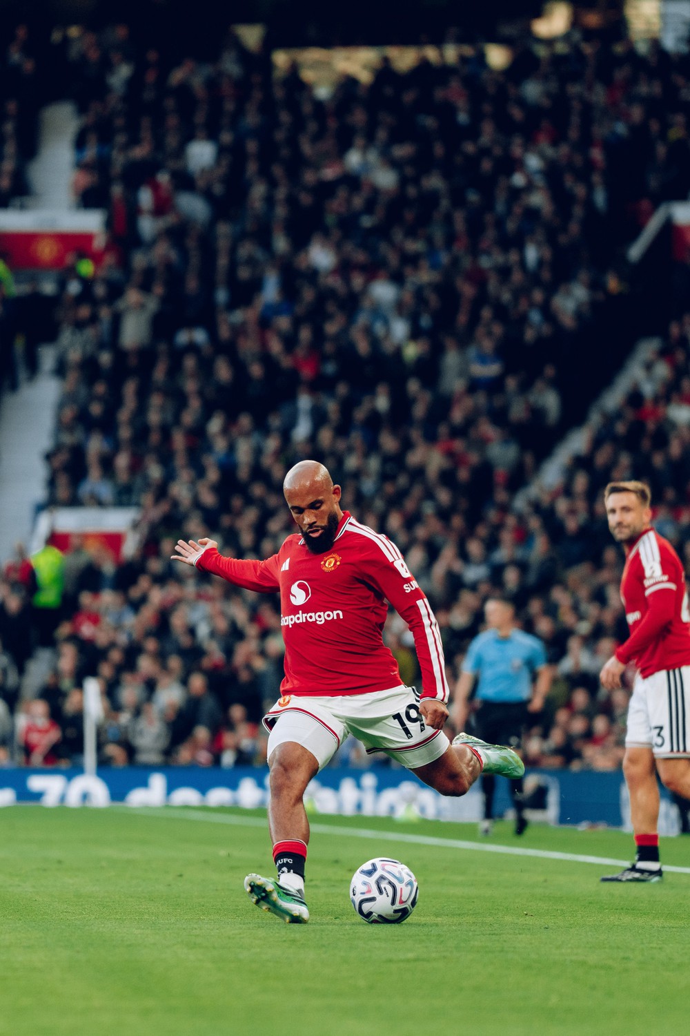 Nhận định Leeds vs MU 20h00 ngày 18/10, vòng 7 Premier League 2026-27 - Ảnh 1. Nhận định Leeds vs MU 20h00 ngày 18/10, vòng 7 Premier League 2026-27 - Ảnh 1.