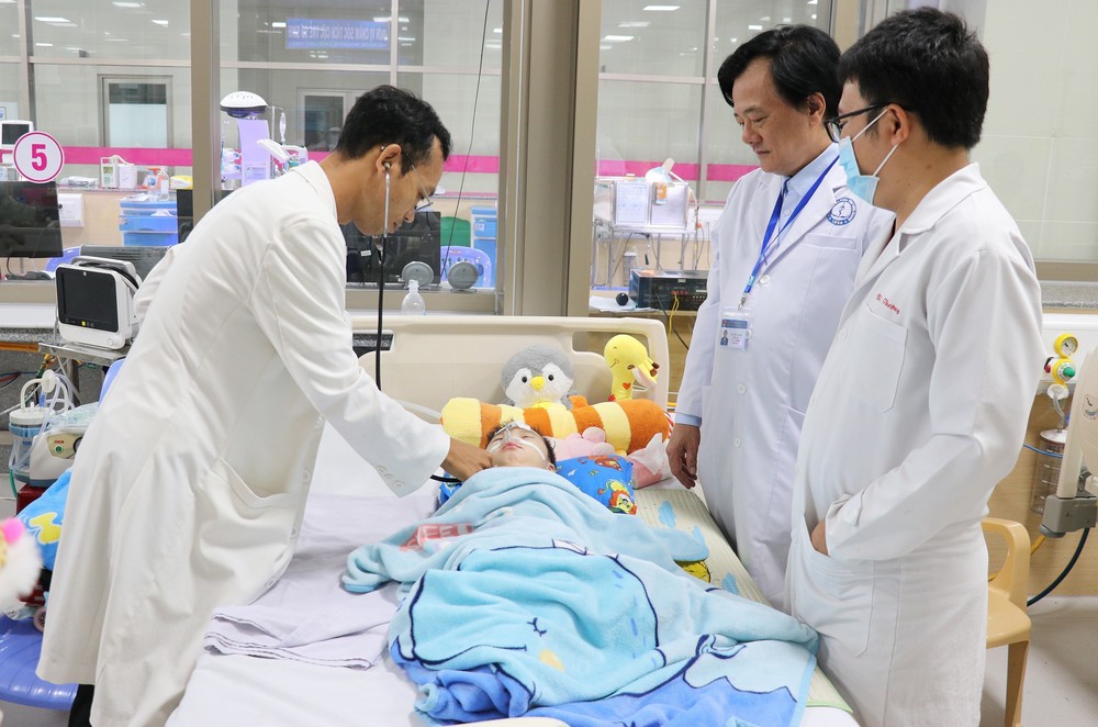 Bệnh viêm não mô cầu không dễ lây lan rộng, người dân không nên quá lo lắng - Ảnh 2. Bệnh viêm não mô cầu không dễ lây lan rộng, người dân không nên quá lo lắng - Ảnh 2.