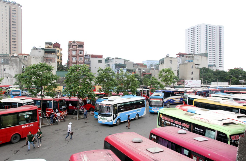 Hà Nội yêu cầu rà soát, giảm giá cước vận tải khi giá nhiên liệu giảm - Ảnh 1. Hà Nội yêu cầu rà soát, giảm giá cước vận tải khi giá nhiên liệu giảm - Ảnh 1.