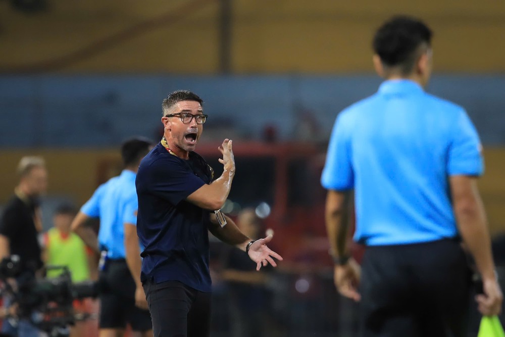 HLV Harry Kewell: 'CLB Hà Nội không vụn vỡ trước đối thủ rất mạnh' - Ảnh 1. HLV Harry Kewell: 'CLB Hà Nội không vụn vỡ trước đối thủ rất mạnh' - Ảnh 1.