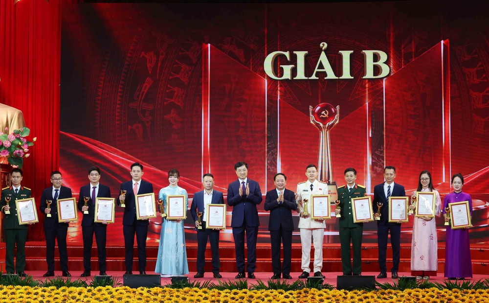 Lễ trao giải Cuộc thi chính luận về bảo vệ nền tảng tư tưởng của Đảng lần thứ 6 - Ảnh 7. Lễ trao giải Cuộc thi chính luận về bảo vệ nền tảng tư tưởng của Đảng lần thứ 6 - Ảnh 7.