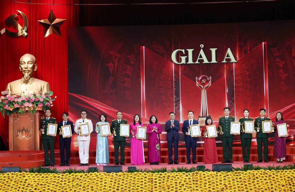 Lễ trao giải Cuộc thi chính luận về bảo vệ nền tảng tư tưởng của Đảng lần thứ 6 - Ảnh 5. Lễ trao giải Cuộc thi chính luận về bảo vệ nền tảng tư tưởng của Đảng lần thứ 6 - Ảnh 5.