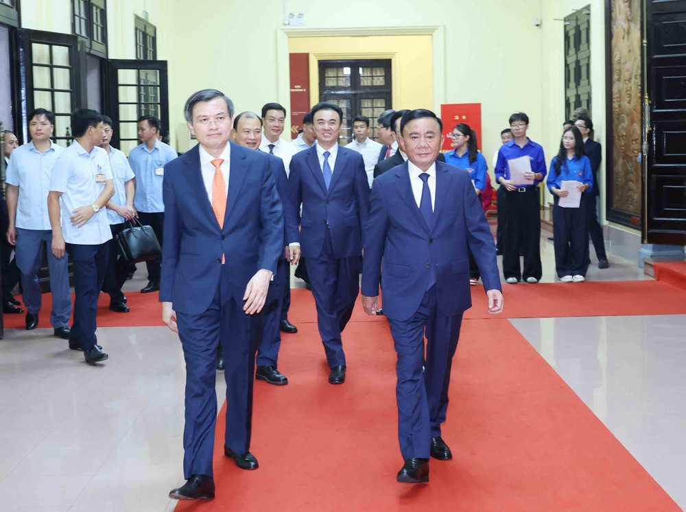 Lễ trao giải Cuộc thi chính luận về bảo vệ nền tảng tư tưởng của Đảng lần thứ 6 - Ảnh 1. Lễ trao giải Cuộc thi chính luận về bảo vệ nền tảng tư tưởng của Đảng lần thứ 6 - Ảnh 1.