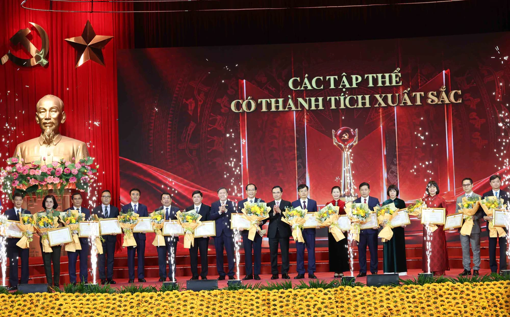 Lễ trao giải Cuộc thi chính luận về bảo vệ nền tảng tư tưởng của Đảng lần thứ 6 - Ảnh 13. Lễ trao giải Cuộc thi chính luận về bảo vệ nền tảng tư tưởng của Đảng lần thứ 6 - Ảnh 13.