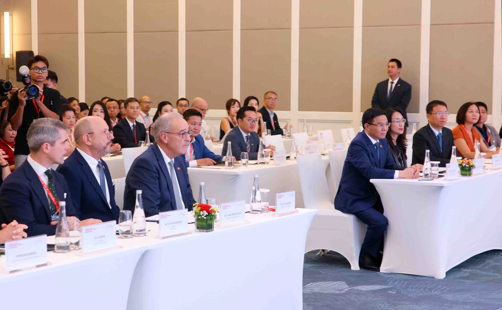 Tổng thống Guy Parmelin dự và phát biểu tại Diễn đàn Kinh tế Việt Nam - Thụy Sĩ 2026 - Ảnh 4. Tổng thống Guy Parmelin dự và phát biểu tại Diễn đàn Kinh tế Việt Nam - Thụy Sĩ 2026 - Ảnh 4.