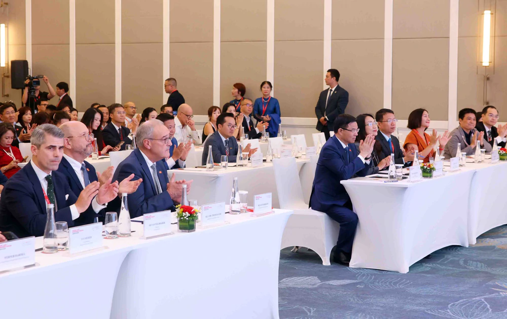 Tổng thống Guy Parmelin dự và phát biểu tại Diễn đàn Kinh tế Việt Nam - Thụy Sĩ 2026 - Ảnh 3. Tổng thống Guy Parmelin dự và phát biểu tại Diễn đàn Kinh tế Việt Nam - Thụy Sĩ 2026 - Ảnh 3.