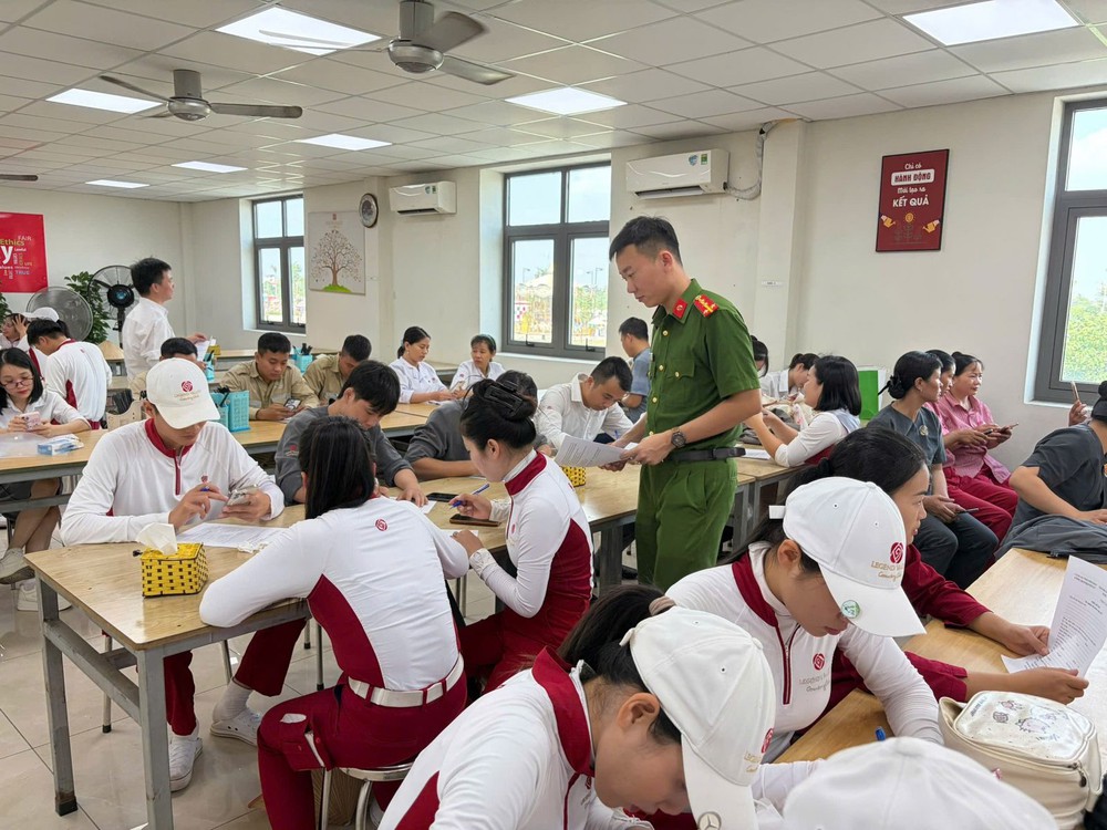 Công an kiểm tra gần 50 người tại công ty golf ở Ninh Bình - Ảnh 1.