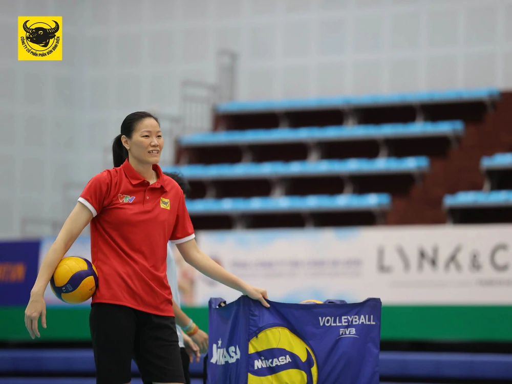 Ngọc Hoa trở thành nữ HLV trưởng đầu tiên đưa một đội bóng nữ lên ngôi vô địch kể từ năm 2004 đến nay. Ảnh: CLV VTV Bình Điền Long An Ngọc Hoa trở thành nữ HLV trưởng đầu tiên đưa một đội bóng nữ lên ngôi vô địch kể từ năm 2004 đến nay. Ảnh: CLV VTV Bình Điền Long An