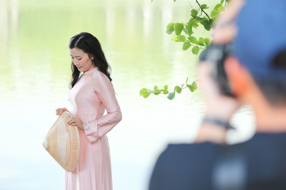 Duyên dáng áo dài nhân Ngày Phụ nữ Việt Nam 20/10 - Ảnh 4. Duyên dáng áo dài nhân Ngày Phụ nữ Việt Nam 20/10 - Ảnh 4.