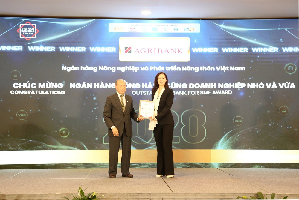 Agribank được vinh danh 3 giải thưởng Ngân hàng Việt Nam tiêu biểu 2026 - Ảnh 1. Agribank được vinh danh 3 giải thưởng Ngân hàng Việt Nam tiêu biểu 2026 - Ảnh 1.